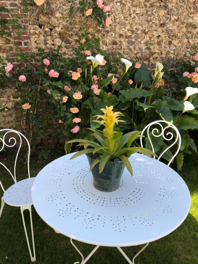 A L'Ecole Buissonniere Bed and Breakfast Honfleur Exteriör bild